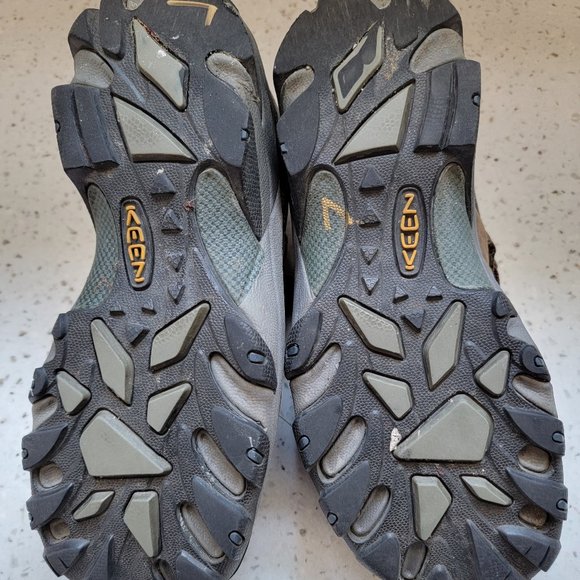 KEEN Targhee II Waterproof hiking boots higher-traction grip leather. Size 8.5 main image 6